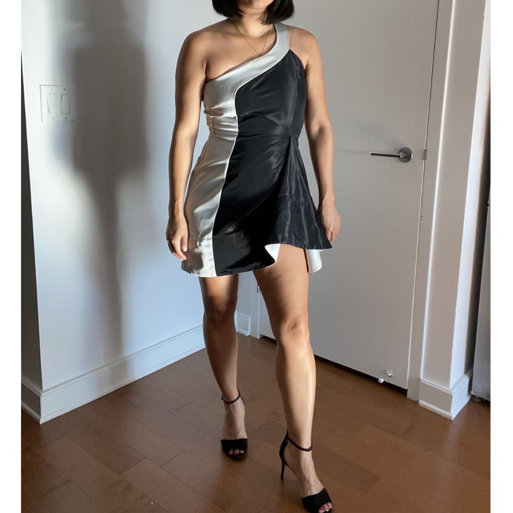 Ana Locking One-Shoulder Ruffled Skirt Mini Dress-Black & White Size 0